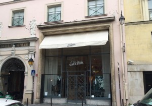 Jean-Paul GAULTIER パリ旗艦店（かつてはゴルチエ自身が店内に居たそうな…）