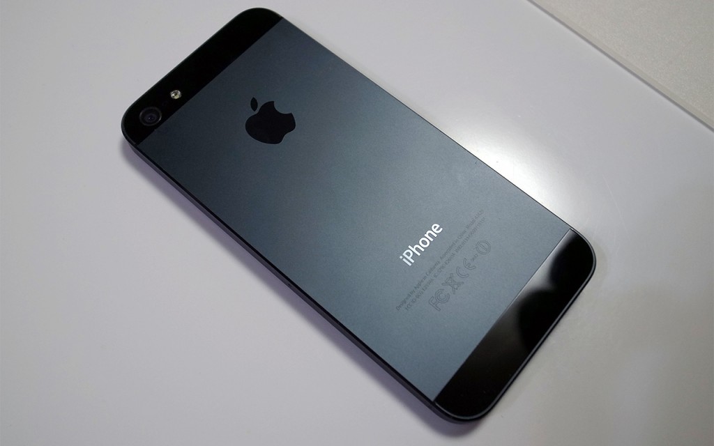 カスタム元の端末・iPhone 5（ブラック＆スレート）